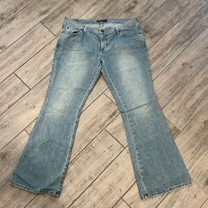 American Eagle light wash flat jeans